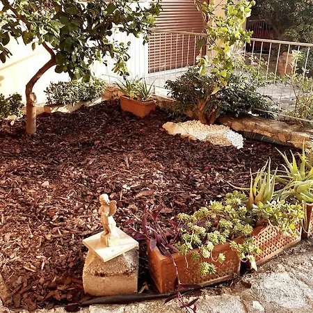 Casa Con Giardino: Holiday home Varazze