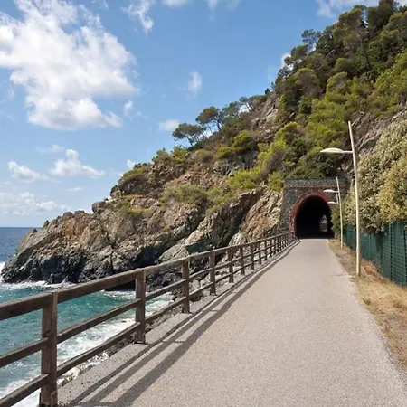 Casa Con Giardino: Tatil Evi Varazze