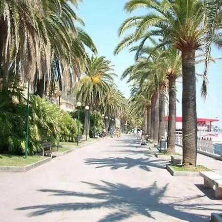 Casa Con Giardino: Holiday home Varazze
